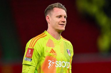 Fulham 'dan Bernd Leno, Birleşik Krallık' ın Old Trafford kentinde oynanan 5. Raund Manchester United - Fulham maçında kazandığı penaltıları kutluyor.