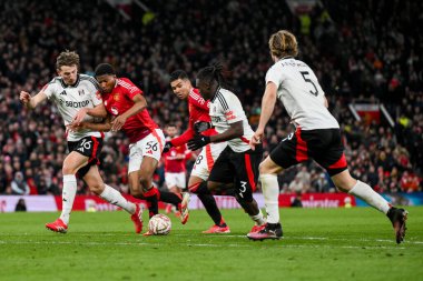 Manchester United takımından Chido Obi-Martin, 2 Mart 2025 tarihinde Birleşik Krallık 'ın Old Trafford kentinde oynanan 5.