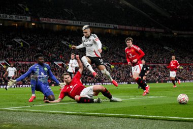 Fulham 'dan Andreas Pereira' ya, Manchester United 'ın Old Trafford, Manchester, İngiltere' de 2 Mart 2025 tarihinde oynanan 5.