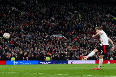 Fulham takımından Sander Berge 2 Mart 2025 'te Old Trafford, Manchester, İngiltere' de Fulham 'a karşı ikinci penaltısını attı.