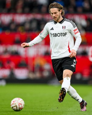 Fulham 'dan Joachim Andersen, 2 Mart 2025 tarihinde Birleşik Krallık' ın Old Trafford kentinde oynanan 5.