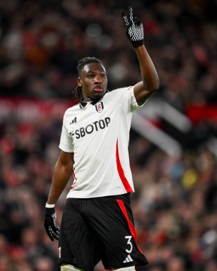 Fulham 'dan Calvin Bassey, 2 Mart 2025 tarihinde Birleşik Krallık' ta oynanan ve Manchester United 'ın Fulham' a karşı oynadığı 5.