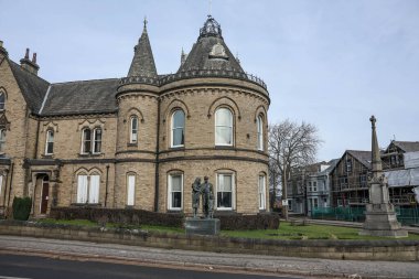 İngiltere 'deki madenci grevinin 40. yıldönümü olan 23 Temmuz 1993' te eski NUM lideri Arthur Scargill, bir madenci heykeli ve ailesinin açılışını gerçekleştirdi. 