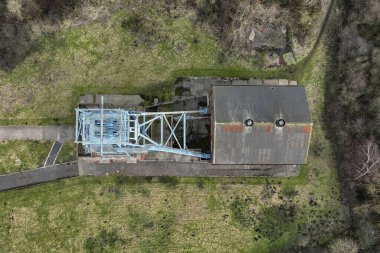 3 Mart 2025 'te İngiltere' deki madencilerin grevinin 40. yıldönümünde Barnsley Maden ocağı başlığı ve sarmal takımının hava görüntüsü anıldı.