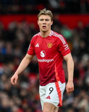 Manchester United, Manchester United 'ın 2 Mart 2025 tarihinde Old Trafford, Manchester, İngiltere' de oynanan 5. Raund karşılaşmasında Manchester United ile Fulham arasında oynanan karşılaşma sırasında Manchester United takımından Rasmus Hjlund