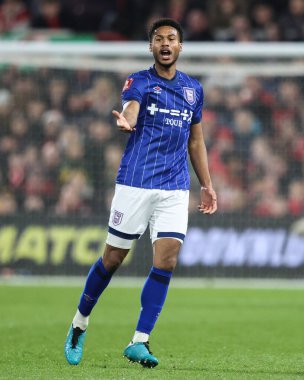 Ipswich Town 'dan Jens Cajuste, Birleşik Krallık' ın Nottingham şehrinde oynanan 5. tur karşılaşmasında Nottingham Forest 'a karşı Ipswich Town maçında tepki gösterdi.