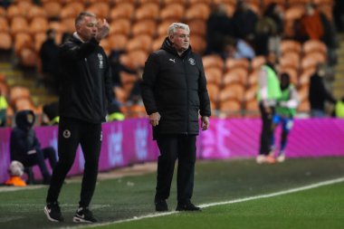 4 Mart 2025 'te Bloomfield Road, Blackpool' da oynanan Blackpool-Peterborough United maçında Blackpool 'un baş antrenörü Steve Bruce
