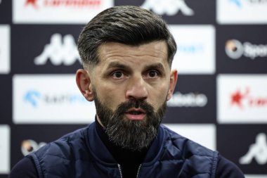 Plymouth Argyle 'ın Miron Muslic teknik direktörü, 4 Mart 2025' te MKM Stadyumu 'nda oynanan Hull City-Plymouth Argyle maçında oynanan maç sonrası basın toplantısında soruları yanıtlıyor.