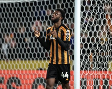 Hull City 'den Abu Kamara, 4 Mart 2025' te MKM Stadyumu 'nda oynanan Hull City - Plymouth Argyle maçında 2-0 kazanma golünü kutluyor.