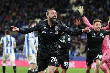 Wrexham 'dan Steven Fletcher, 4 Mart 2025' te İngiltere 'nin Huddersfield Stadyumu' ndaki Huddersfield Town-Wrexham maçında 1-0 'lık skorla gol attıktan sonra kutluyor.