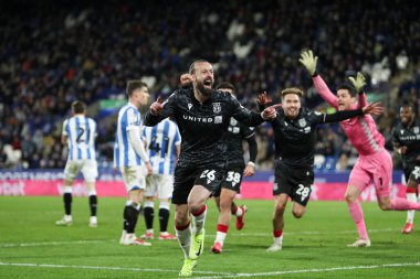 Wrexham 'dan Steven Fletcher, 4 Mart 2025' te İngiltere 'nin Huddersfield Stadyumu' ndaki Huddersfield Town-Wrexham maçında 1-0 'lık skorla gol attıktan sonra kutluyor.