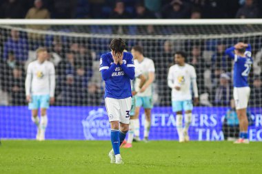 Cardiff City 'den Perry Ng, Cardiff City Stadyumu' nda Cardiff City ile Burnley arasındaki Sky Bet Şampiyonası maçında kafasını avuçlarının içinde tutuyor. 4 Mart 2025