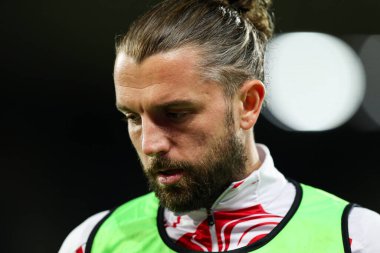 Wrexham 'dan Jay Rodriguez 4 Mart 2025' te İngiltere 'nin Huddersfield Stadyumu' nda oynanan Huddersfield Town-Wrexham maçı öncesinde ısınıyor.