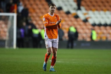 Blackpool 'dan Lee Evans, 4 Mart 2025' te Bloomfield Road, Blackpool 'da oynanan Blackpool-Peterborough United maçı sonrasında ev sahibi taraftarları alkışlıyor.