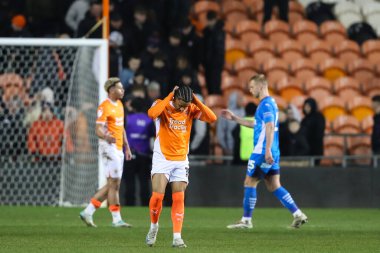 Blackpool 'dan Samuel Silvera, 4 Mart 2025' te Bloomfield Road, Blackpool 'da oynanan Blackpool-Peterborough United maçında tepki gösterdi.