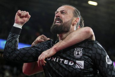 Wrexham 'dan Steven Fletcher, 4 Mart 2025' te İngiltere 'nin Huddersfield Stadyumu' nda oynanan Huddersfield Town-Wrexham maçında 1-0 öne geçtikten sonra golü kutluyor.
