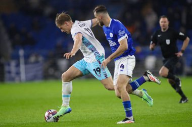 Cardiff City 'li Dimitris Goutas' ın Cardiff City 'deki Cardiff City Stadyumu' nda Burnley 'e karşı oynadığı Sky Bet Şampiyonası maçında Burnley' nin baskısı altında 4 Mart 2025