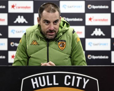 Hull City 'nin Rubn Sells teknik direktörü, 4 Mart 2025 tarihinde MKM Stadyumu' nda oynanan Hull City - Plymouth Argyle maçında oynanan maç sonrası basın toplantısında soruları yanıtlıyor.