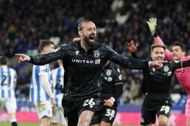 Wrexham 'dan Steven Fletcher, 4 Mart 2025' te İngiltere 'nin Huddersfield Stadyumu' ndaki Huddersfield Town-Wrexham maçında 1-0 'lık skorla gol attıktan sonra kutluyor.