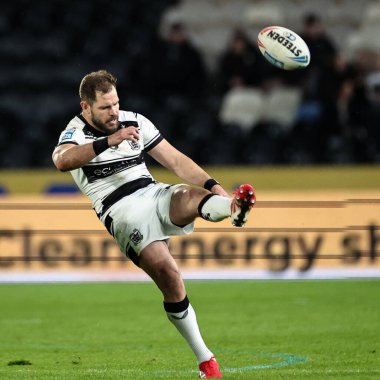 Hull FC 'den Aidan Sezer, 6 Mart 2025' te MKM Stadyumu 'nda oynanan 4. Betfred Süper Lig karşılaşmasında topa vuruyor.