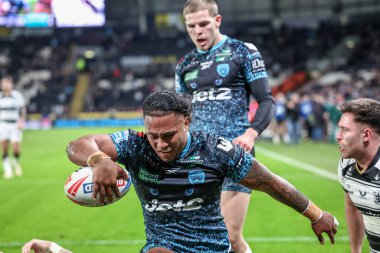 Leopar Leopar takımından Tesi Niu, 6 Mart 2025 'te MKM Stadyumu' nda oynanan 4. Betfred Süper Lig karşılaşmasında denemesini kutluyor.