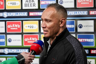 Leigh Leopards 'ın baş antrenörü Adrian Lam, Betfred Süper Lig maçı Hull FC - Leigh Leopards maçında Sky Sports Jenna Brooks ile 6 Mart 2025' te MKM Stadyumu 'nda röportaj yaptı.