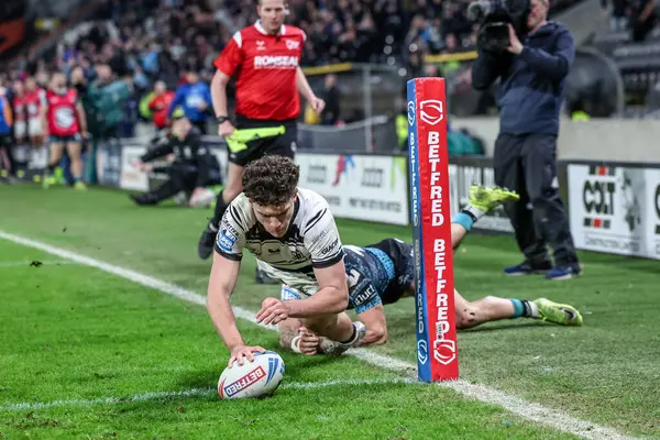 Hull FC 'den Lewis Martin, 6 Mart 2025' te MKM Stadyumu 'nda oynanan Betfred Süper Lig 4. Maçı' nda 22-22 öne geçmeye çalışıyor.