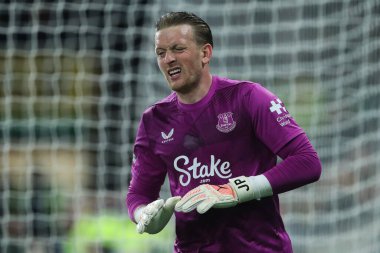 Everton 'dan Jordan Pickford, Wolverhampton Wanderers' ın 8 Mart 2025 'te Molineux, Wolverhampton' da Everton 'a karşı oynadığı Premier League maçında tepki gösterdi.