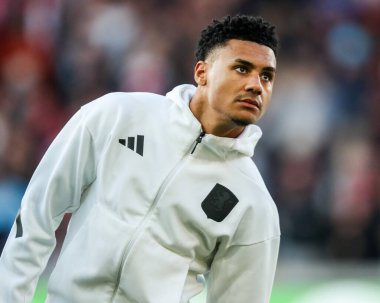 Aston Villa 'dan Ollie Watkins, Premier League maçından önce Londra' daki Gtech Community Stadyumu 'nda Brentford vs Aston Villa' ya karşı sıralanır.