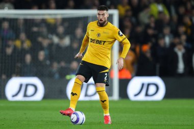 Wolverhampton Wanderers takımından Matt Doherty Premier League maçında topu kontrol ediyor Wolverhampton Wanderers, Everton 'a karşı Molineux, Wolverhampton, Birleşik Krallık, 8 Mart 2025