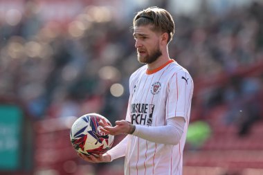 Blackpool takımından Hayden Coulson, 8 Mart 2025 'te Oakwell, Barnsley, İngiltere' de oynanan Sky Bet 1 karşılaşmasında oyuna dahil oldu.
