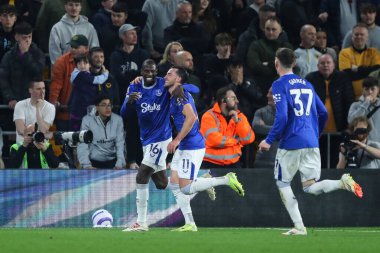 Everton 'dan Jack Harrison, Premier League maçında Wolverhampton Wanderers Everton' a karşı 8 Mart 2025 'te Molineux, Wolverhampton, İngiltere' de 0-1 'lik galibiyet golünü kutluyor.