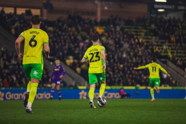 Norwich City 'den Callum Doyle, Norwich City' den Kenny McLean, Norwich City 'den Emiliano Marcondes Sky Bet Şampiyonası maçında Norwich City, Oxford United' a karşı Carrow Road, Norwich, İngiltere, 7 Mart 2025