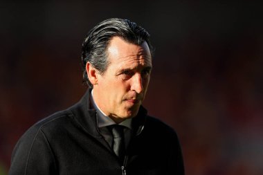 Aston Villa 'dan Unai Emery, Premier League karşılaşması öncesinde Gtech Community Stadyumu' na geldi. Brentford, Aston Villa 'ya karşı Gtech Community Stadyumu, Londra, Birleşik Krallık, 8 Mart 2025