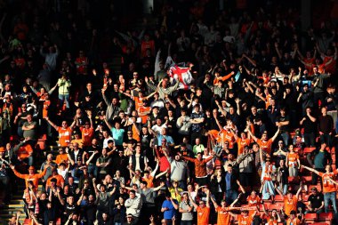 Blackpool taraftarları ilk gollerini 8 Mart 2025 'te Oakwell, Barnsley, Barnsley, İngiltere' de oynanan 1.