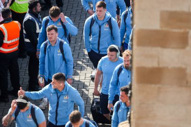 İtalyan oyuncular, 2025 Guinness 6 Milletler Kupası öncesinde İngiltere ile İtalya 'nın Twickenham kentinde oynanan Allianz Stadyumu karşılaşması öncesinde Allianz Stadyumu' na geldiler.