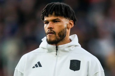 Aston Villa takımından Tyrone Mings, Premier League maçından önce Londra 'daki Gtech Community Stadyumu' nda Brentford-Aston Villa maçına hazırlanıyor.