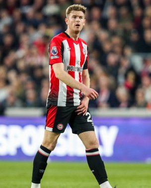 Brentford 'dan Nathan Collins, Premier League maçında Brentford-Aston Villa maçında 8 Mart 2025' te Londra 'daki Gtech Community Stadyumu' nda tepki gösterdi.