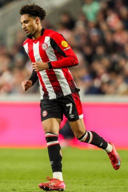 Brentford 'dan Kevin Schade, Premier League maçında Brentford, Aston Villa' ya karşı Gtech Community Stadyumu 'nda 8 Mart 2025' te oynanan maçta üzgün görünüyor.