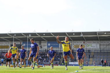 Warrington Wolves takımından Paul Vaughan, maç öncesi ısınma turunda 4. Betfred Süper Ligi karşılaşmasında Warrington Wolves, Wakefield Trinity 'ye karşı Halliwell Jones Stadyumu, Warrington, Birleşik Krallık, 9 Mart 2025
