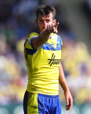 Warrington Wolves 'tan Stefan Ratchford, 9 Mart 2025' te Warrington 'da oynanan Betfred Süper Lig karşılaşmasında takım arkadaşlarına talimat veriyor.