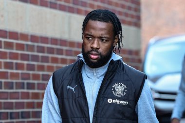 Blackpool takımından Joshua Onomah, 8 Mart 2025 'te Oakwell, Barnsley, İngiltere' de oynanan 1.