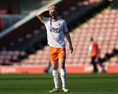 Blackpool F.C. 'den Matthew Pennington. Sky Bet Ligi 1 maçında Barnsley, Blackpool 'a karşı Oakwell, Barnsley, İngiltere, 8 Mart 2025