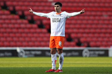 Blackpool F.C. 'den Albie Morgan. Sky Bet Ligi 1 maçında Barnsley, Blackpool 'a karşı Oakwell, Barnsley, İngiltere' de 8 Mart 2025