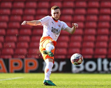 Blackpool F.C. 'den Sonny Carey. 8 Mart 2025 'te Oakwell, Barnsley, İngiltere' de oynanan Sky Bet 1 maçı sırasında çekimler yapıldı.