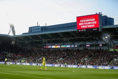 Premier Lig maçında oyuncuların Brentford-Aston Villa maçında 8 Mart 2025 'te Londra' daki Gtech Community Stadyumu 'nda orucunu kırmaları için oyun durdurulmuştur.
