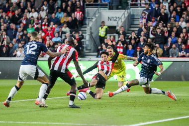 Brentford 'dan Kevin Schade Premier League maçında Brentford, Aston Villa' ya karşı Gtech Community Stadyumu, Londra, 8 Mart 2025