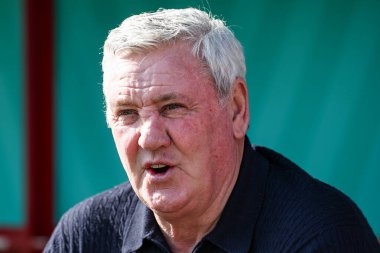 Blackpool teknik direktörü Steve Bruce, 8 Mart 2025 'te Oakwell, Barnsley-Blackpool maçında Oakwell' e geldi.