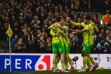 Norwich, Josh Sargents 'ın açılış golünü Norwich City-Oxford United maçında 7 Mart 2025' te Carrow Road, Norwich, İngiltere 'de kutladı.
