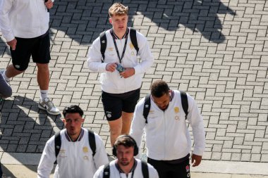 İngiliz oyuncular, 2025 Guinness 6 Milletler Kupası öncesinde İngiltere ile İtalya 'nın Twickenham kentinde oynanan Allianz Stadyumu karşılaşması öncesinde Allianz Stadyumu' na geldiler.